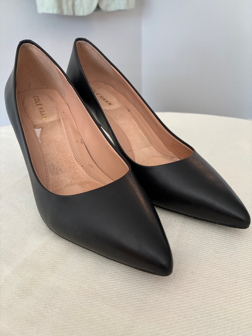 Cole Haan Black Leather Pumps Size 5B - Picture 3 of 8